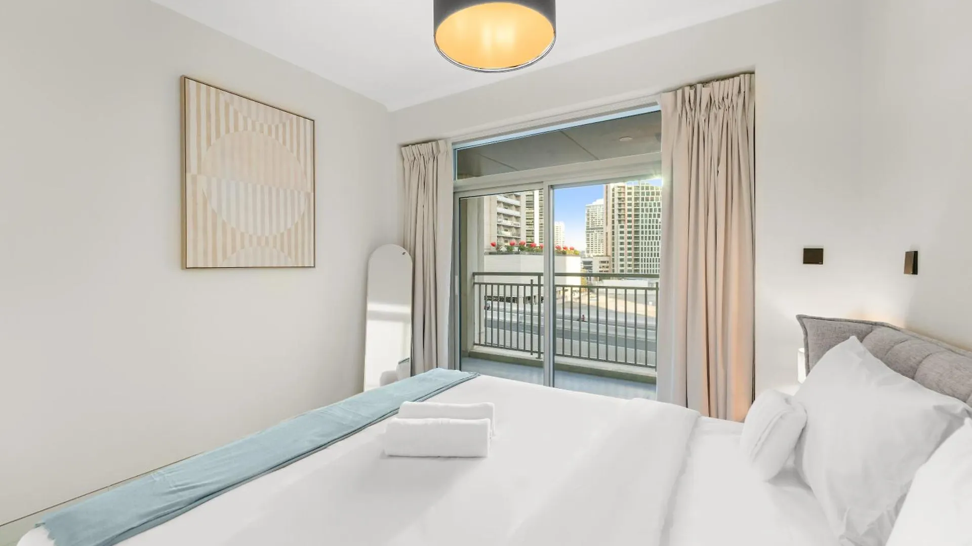 Bright & Spacious 1Br In Downtown With Balcony L Close To Dubai Mall Apartment